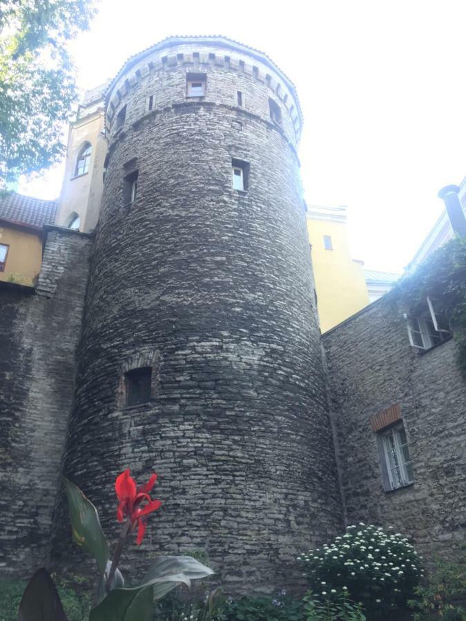 Rapunzel Tower Apartment Tallinn Exteriör bild